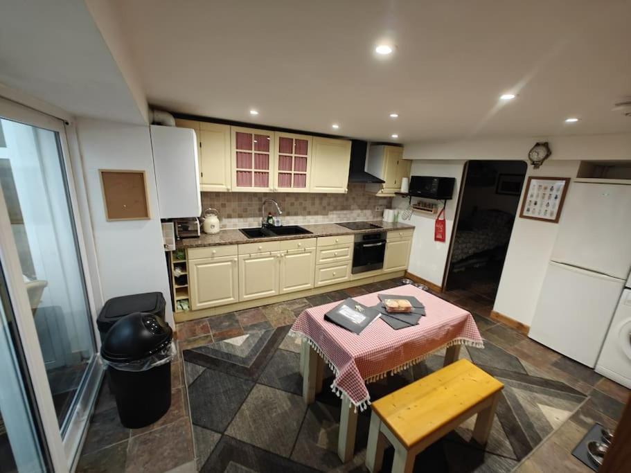 Welsh Miners Cottage Four Bedroom House Treherbert Exterior foto